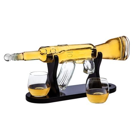 Men’s Whiskey Decanter Set – a perfect gift for Dad, with a rifle-shaped decanter and two glasses for liquor.