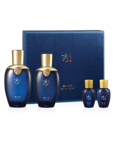 LG Beauty presents a Korean skincare set, Sooryehan Hyobidam. This men’s daily toner and moisturizer set improves wrinkles with ferment ginseng and velvet antler.